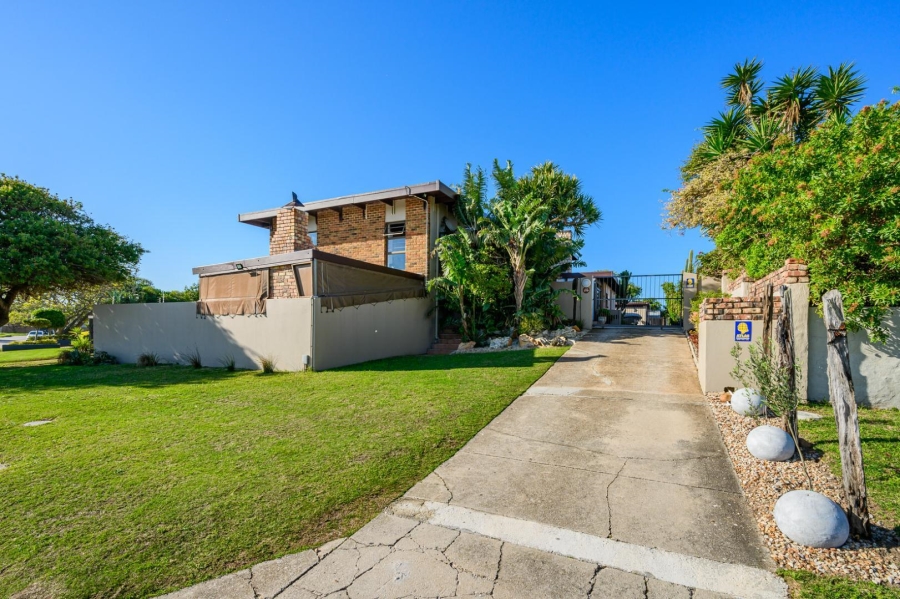 8 Bedroom Property for Sale in Summerstrand Eastern Cape